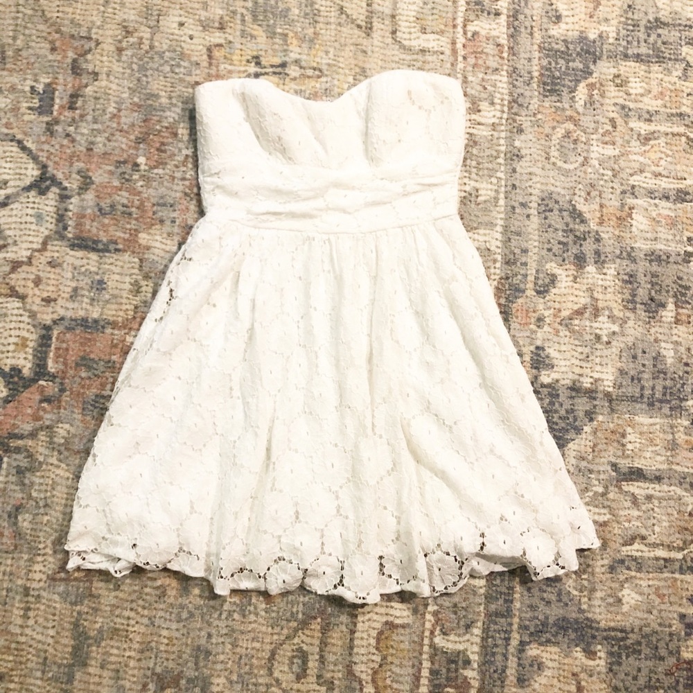 White Lace Sweetheart Neckline Strapless Dress 7